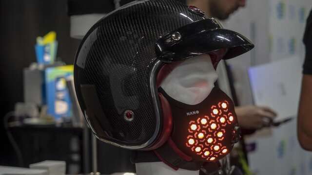 کلاه ایمنی مجهز به ماسک تنفسی