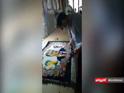 پایان بافت قالیچه منقش به تصویر کارلوس کی‌روش