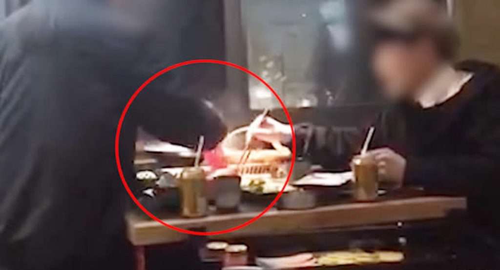 واکنش قابل تامل زن جوان از اعتیاد نامزدش به گوشی!