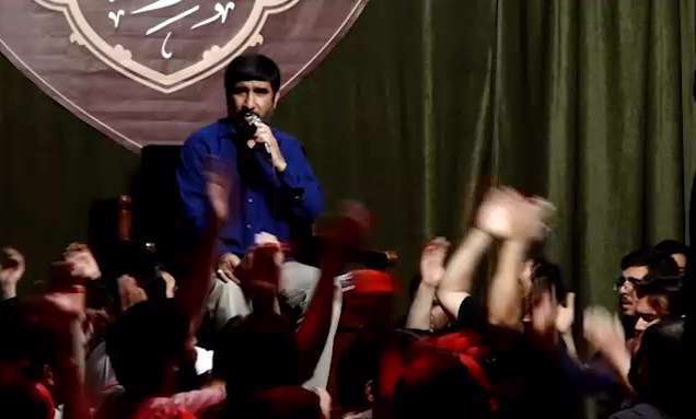 با چشمای پر خونم با دست لرزونم