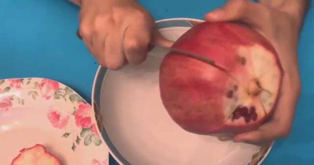 روش خلاقانه دون کردن انار شب یلدا