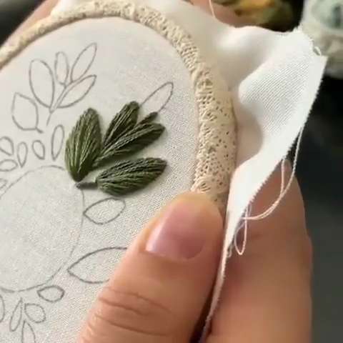 گلدوزی برگ روی سات با نخ شش تایی