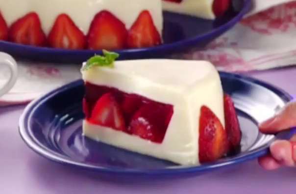 کلیپ تهیه ژله سورپرایز توت فرنگی