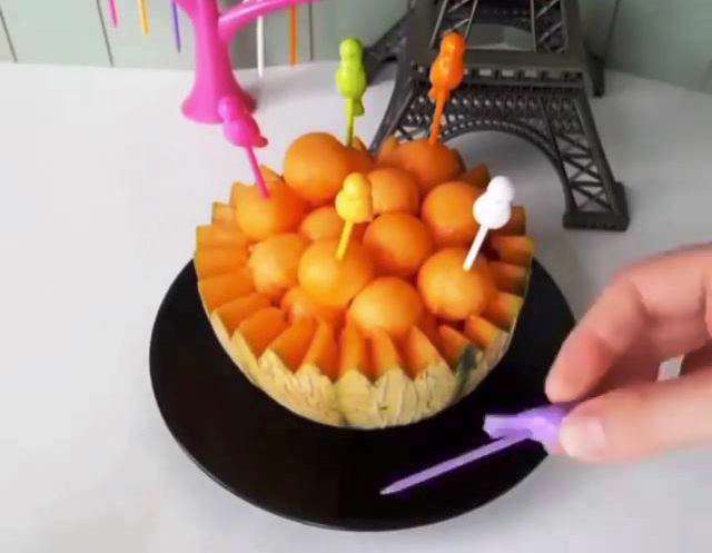 تزیین طالبی برای مهمان؛ میوه آرایی