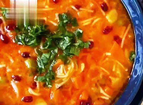 طرز تهیه سوپ ورمیشل برای سفره افطار
