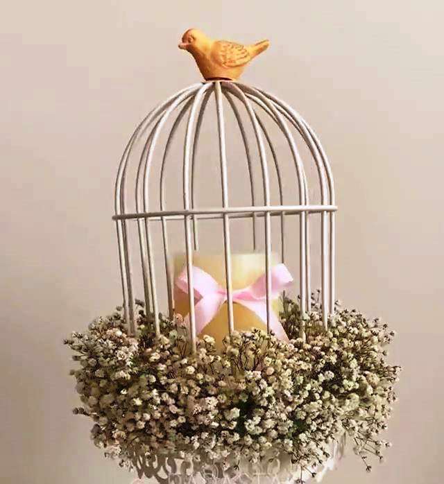 تزیین قفس پرنده با گل خشک و شمع
