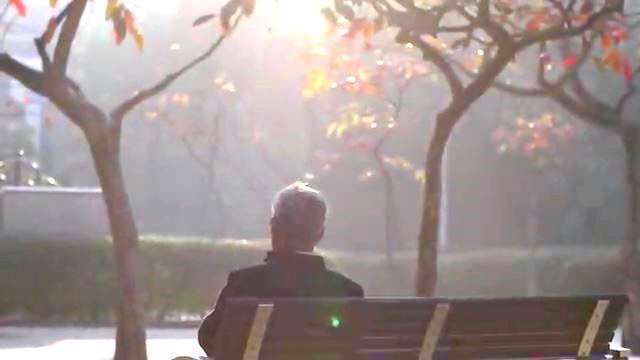 صحبت های جالب رائفی پور درباره پدر و مادر