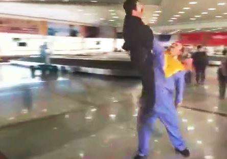 ارسطو به استقبال دست بی قرار بهبود می‌رود