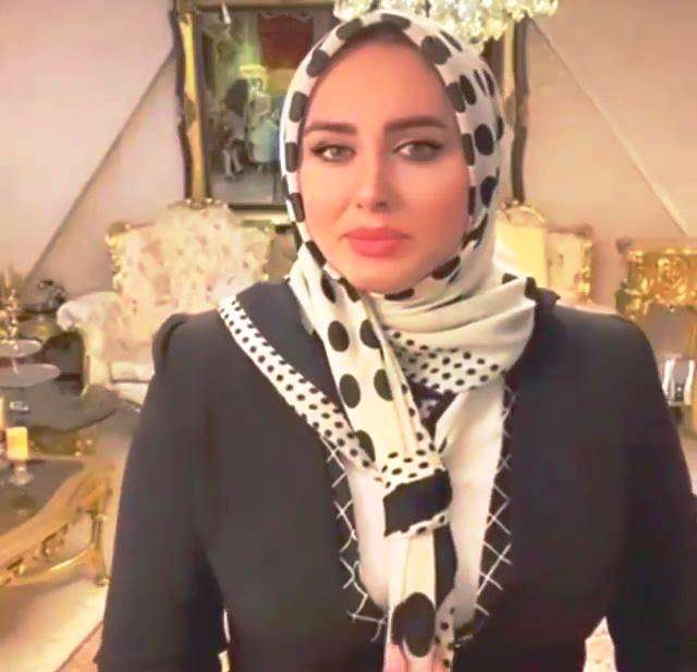 بستن روسری قواره بلند با گره به سبک مهمانداران هواپیمایی و رسمی