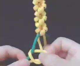 کلیپ آموزش هنری بافت با گل نخی