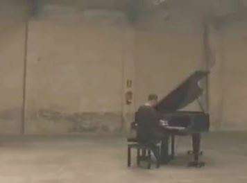 تکنوازی پیانو زیبا و تماشایی