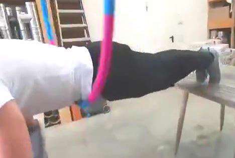 رکورد جهانی هولاهوپ در حالت پلانک شکم شکست