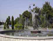 ایران کے دارالحکومت تہران کے لالہ پارک میں نصب البیرونی کا مجسمہ