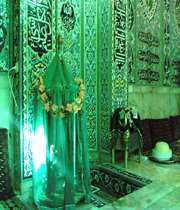 برای سادات احترامخاصی قائل بود