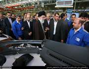 رهبر انقلاب در بازدید از نمایشگاه توانمندیهای صنعت خودروسازی