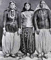 قاجاری دور حکومت میں عورتوں کا لباس