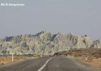 زمستان در کوههای مریخی و دریاچه صورتی!