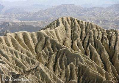 زمستان در کوههای مریخی و دریاچه صورتی!