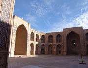 مدرسه غیاثیه، اولین بنای چهار ایوانی