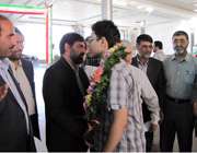 استقبال از دانش آموز افتخارآور اشكان خاوران دارنده مدال نقره ی جهانی درفرودگاه شیراز