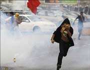 بحرین میں عوام کے خلاف آنسو گیس کا استعمال 