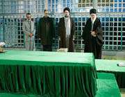 رهبری در حرم امام خمینی