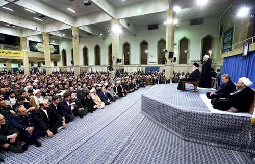یدار جمعی از مردم و مسئولان نظام و مهمانان کنفرانس وحدت اسلامی