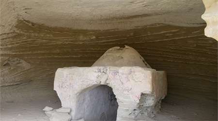 گورستانی در تاریکی