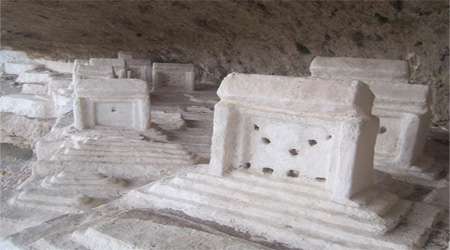 گورستانی در تاریکی