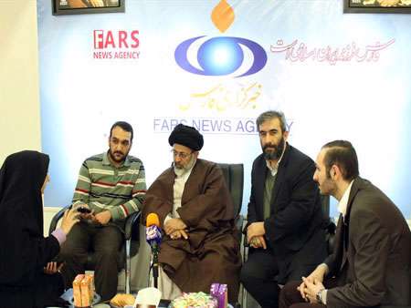 حضور حجت الاسلام آقامیری در غرفه خبرگزاری فارس