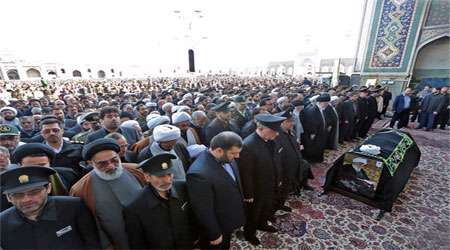 نماز خواندن مقام رهبری بر پیکر آیة الله طبسی
