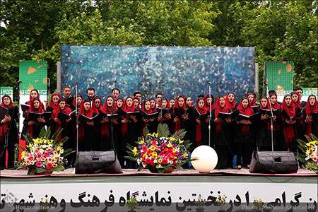 بازدید چهره های فرهنگی و هنری از نمایشگاه فرهنگ و هنر تهران
