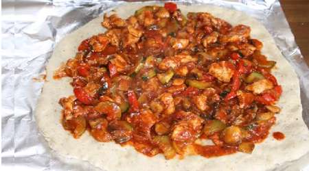کالزونه مرغ و سبزیجات