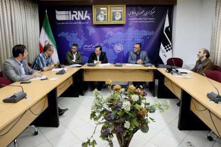 کارشناسان علوم ارتباطات و اساتید دانشگاه در میزگرد ایرنا