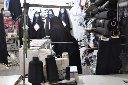 کارگاه دوخت چادر در نمایشگاه قرآن