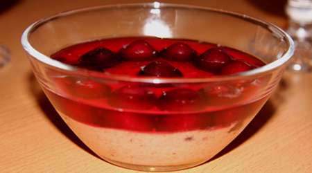 آشنایی با روش تهیه دسر گیلاس با ژله آشنایی با روش تهیه دسر گیلاس با ژله