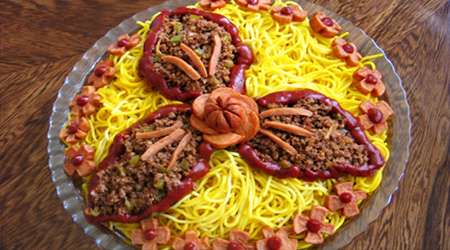ماکارونی با گوشت و سوسیس