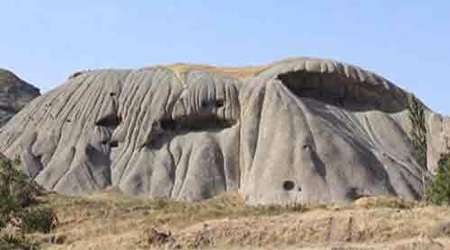 خانه دیوها و جن ها در ایوان سنگی نیاق خانه دیوها و جن ها در ایوان سنگی نیاق