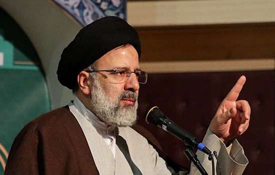 امام خمینی(ره) معنویت و سیاست را به هم پیوند زد.