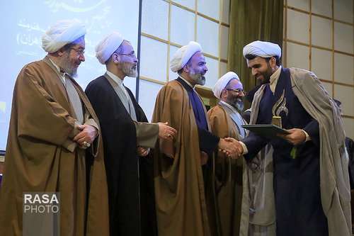 برگزیدگان جشنواره هنرهای آسمانی تجلیل شدند