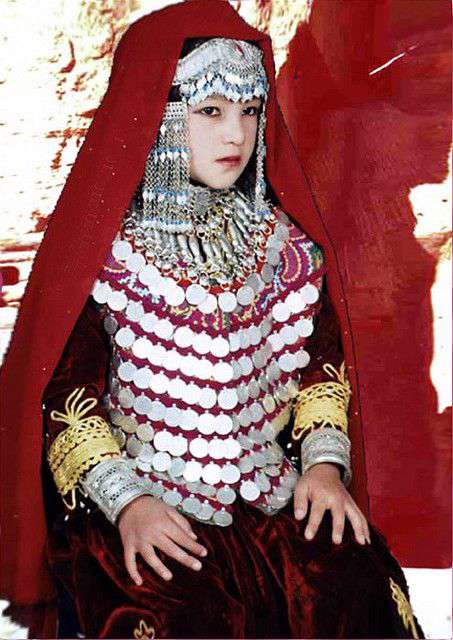 لباس های سنتی زنان و مردان هزاره