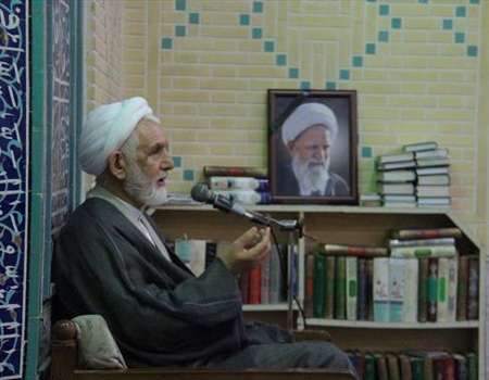 مرحوم آیت الله صابری همدانی متخلق و زمان شناس بود