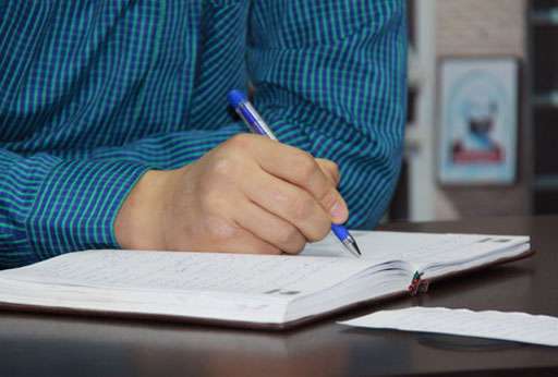طلاب و روحانیون ، قلم با نشاط و به روزی دارند