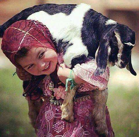 دخترک شاد