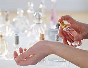 عطر، ماندگاری، بوی خوش، بوی بدن، پوست، اسپری، وازلین