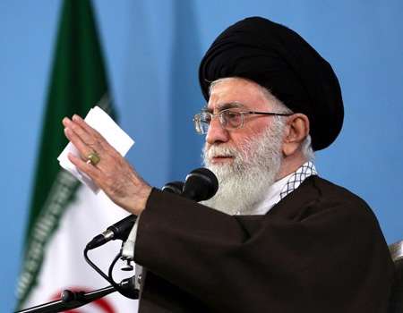 قائد الثورة: تثبيت أسس الثورة وخلق المجتمع الاسلامي بحاجة للكفاح