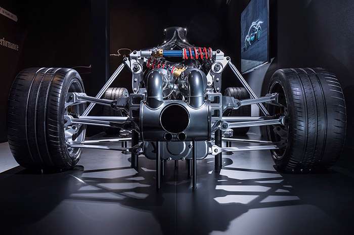 بررسی سیستم تعلیق amg پروژه یک؛ شاهکار مهندسی آلمانی