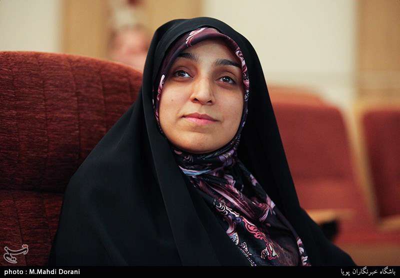 زهرا کاوه