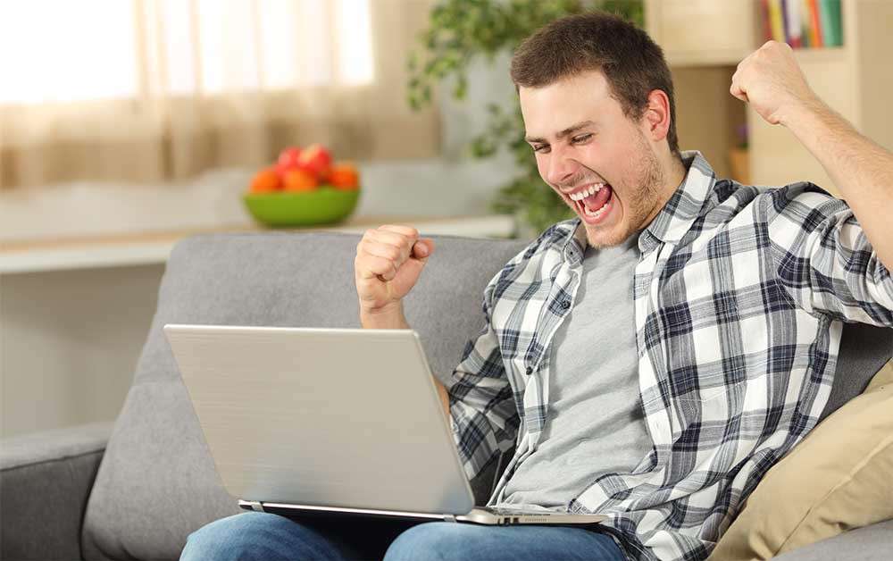 Возбужденный человек. Man screaming to Laptop. Buff man on Laptop. Guy with Laptop at Party meme.