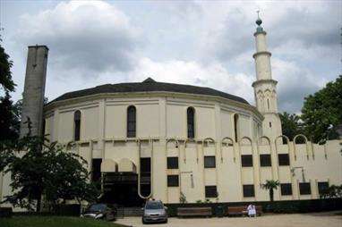 برسلز کی سب سے بڑی مسجد کے پیش نماز کو بلجئیم چھوڑنے کا حکم